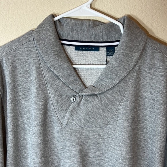 Perry Ellis men’s gray sweater long sleeve with one bottom. Size 2XL. - Picture 2 of 8